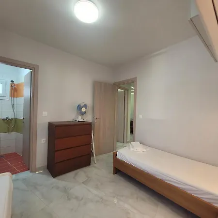Modern, Spacious By The Sea *